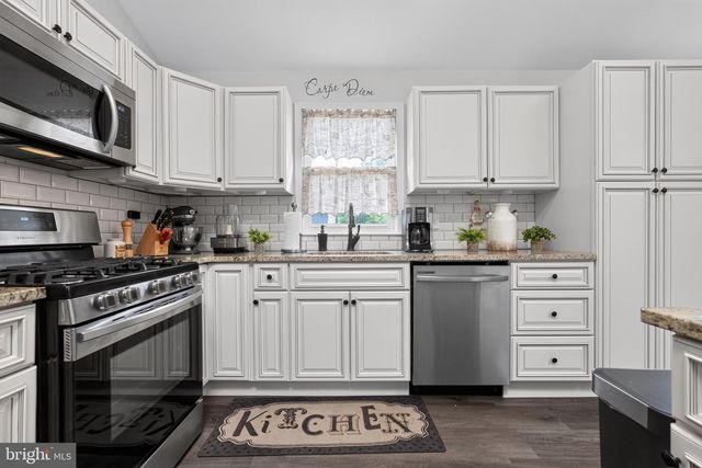 908 RONNIE CIR, Philadelphia, PA 19128