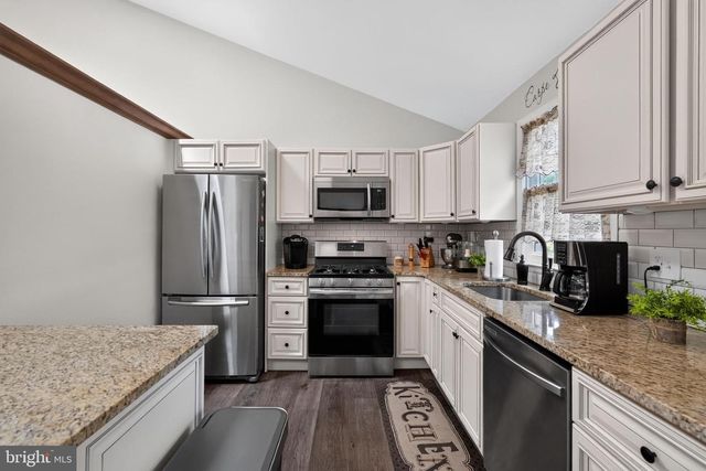 908 RONNIE CIR, Philadelphia, PA 19128