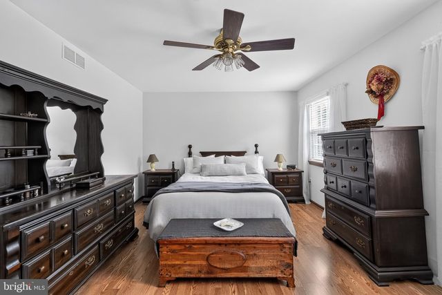 908 RONNIE CIR, Philadelphia, PA 19128
