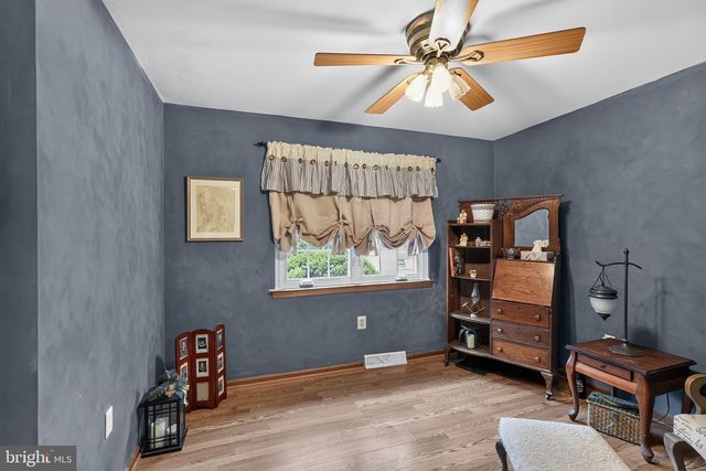 908 RONNIE CIR, Philadelphia, PA 19128