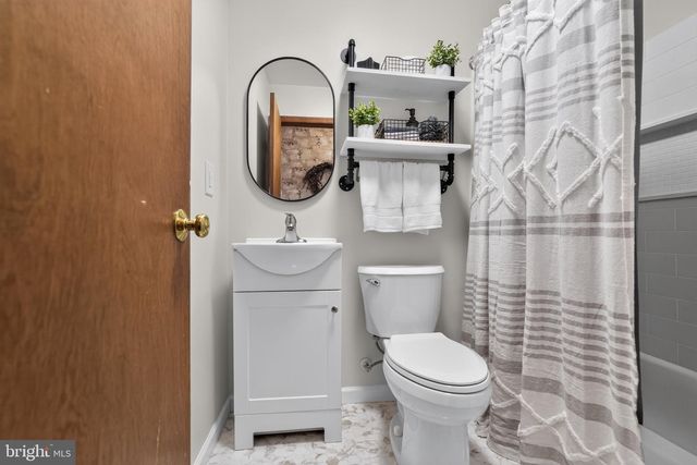 908 RONNIE CIR, Philadelphia, PA 19128