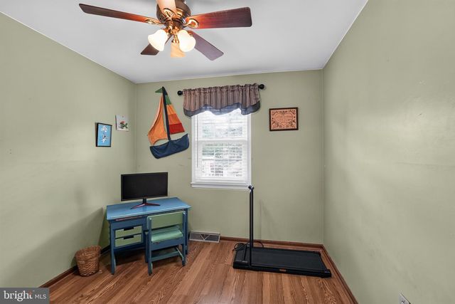 908 RONNIE CIR, Philadelphia, PA 19128