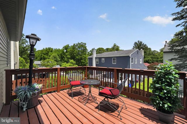908 RONNIE CIR, Philadelphia, PA 19128