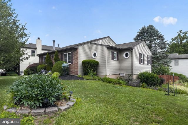 908 RONNIE CIR, Philadelphia, PA 19128
