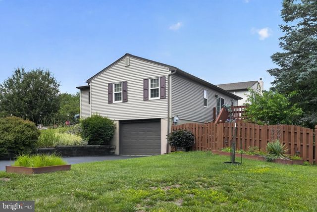 908 RONNIE CIR, Philadelphia, PA 19128