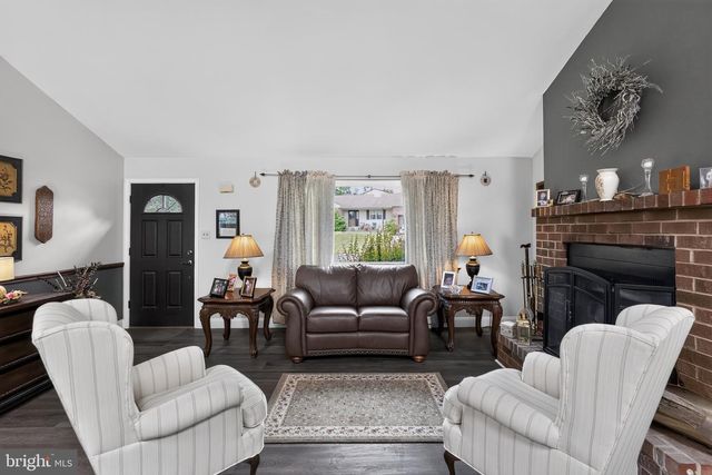 908 RONNIE CIR, Philadelphia, PA 19128