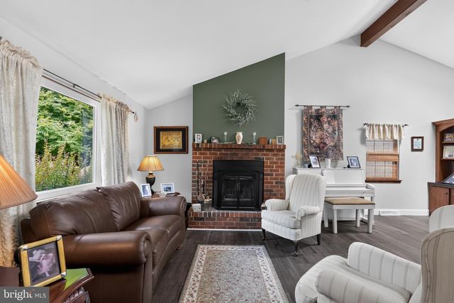 908 RONNIE CIR, Philadelphia, PA 19128