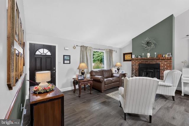 908 RONNIE CIR, Philadelphia, PA 19128