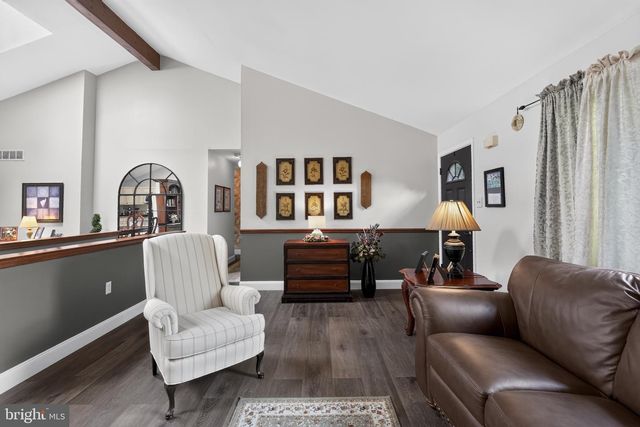 908 RONNIE CIR, Philadelphia, PA 19128