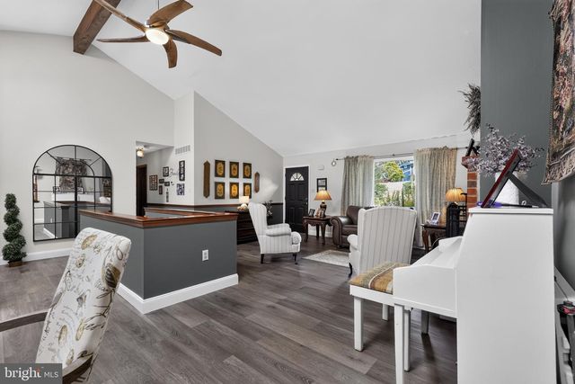 908 RONNIE CIR, Philadelphia, PA 19128