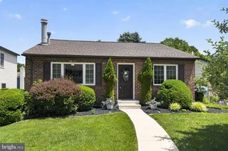 908 RONNIE CIR, Philadelphia, PA 19128