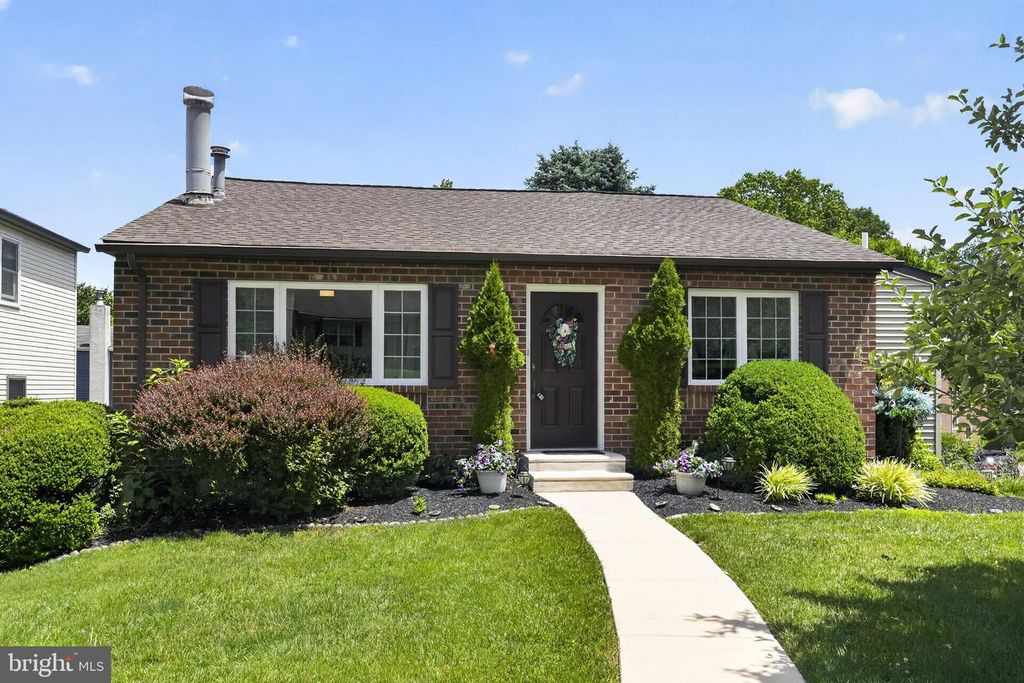 908 RONNIE CIR, Philadelphia, PA 19128