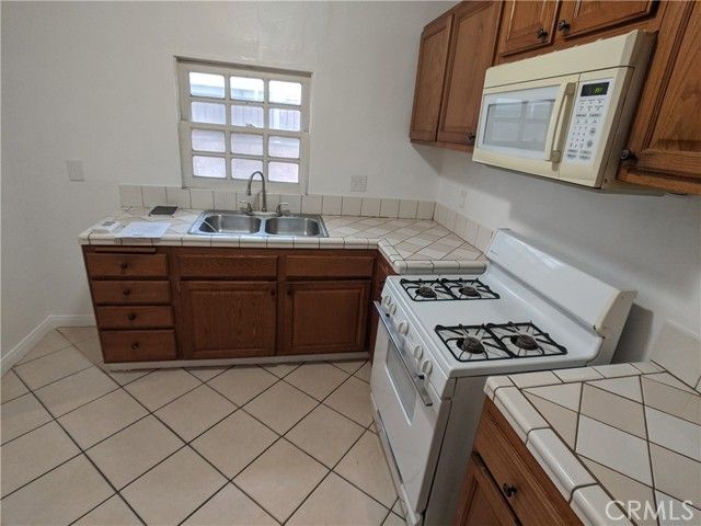 462 W Orange Grove, Pomona, CA 91768