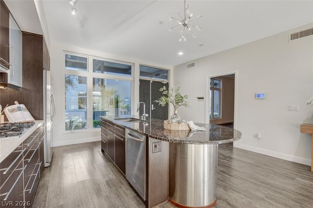 8925 West Flamingo Road 111, Las Vegas, NV 89147