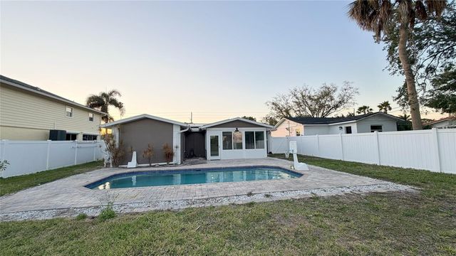 3727 OVERLOOK DRIVE NE, St Petersburg, FL 33703