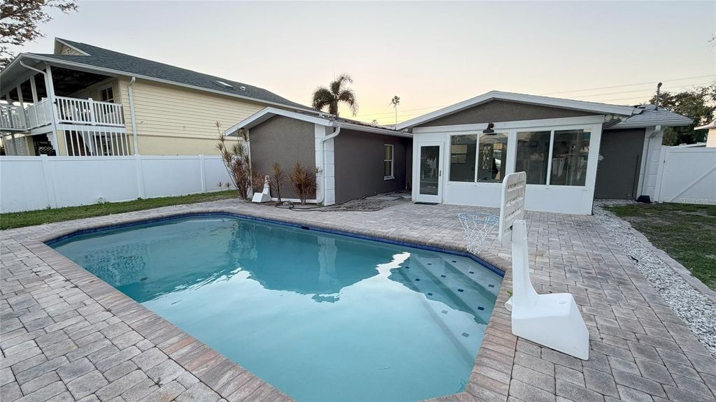 3727 OVERLOOK DRIVE NE, St Petersburg, FL 33703