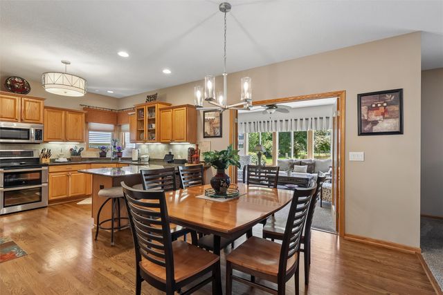7502 Barnsley Drive, Johnston, IA 50131