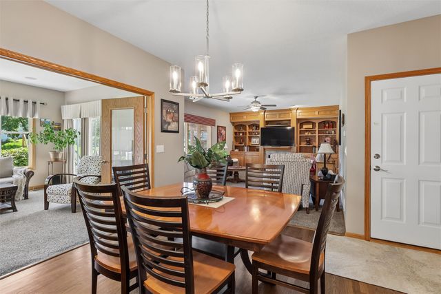 7502 Barnsley Drive, Johnston, IA 50131