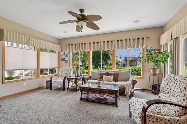 7502 Barnsley Drive, Johnston, IA 50131