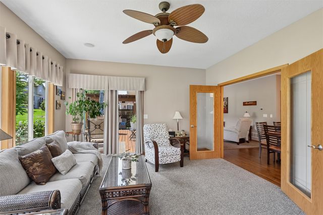 7502 Barnsley Drive, Johnston, IA 50131
