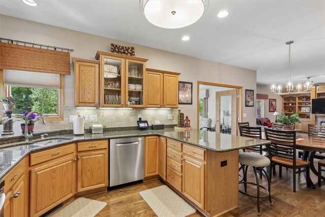 7502 Barnsley Drive, Johnston, IA 50131