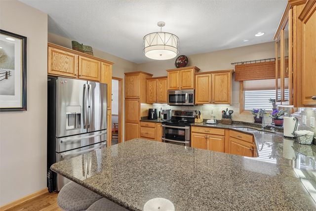 7502 Barnsley Drive, Johnston, IA 50131