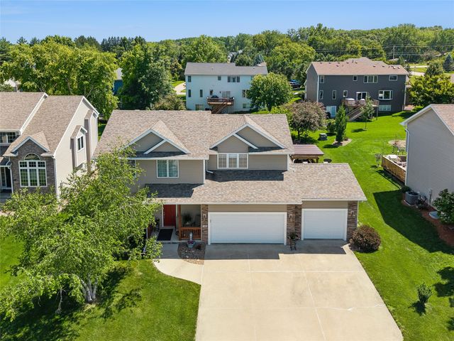 7502 Barnsley Drive, Johnston, IA 50131