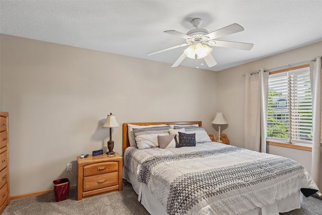 7502 Barnsley Drive, Johnston, IA 50131