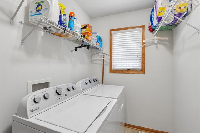 7502 Barnsley Drive, Johnston, IA 50131