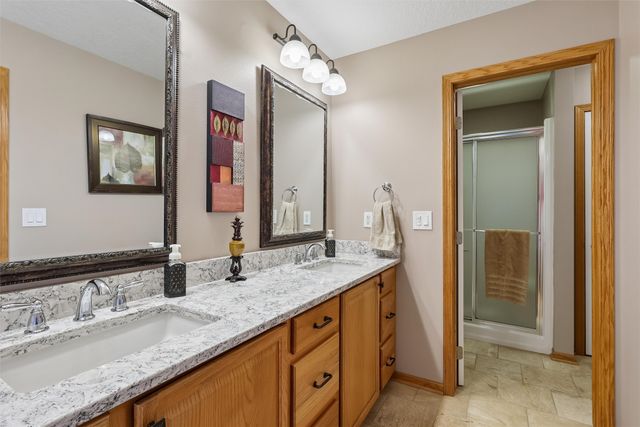 7502 Barnsley Drive, Johnston, IA 50131