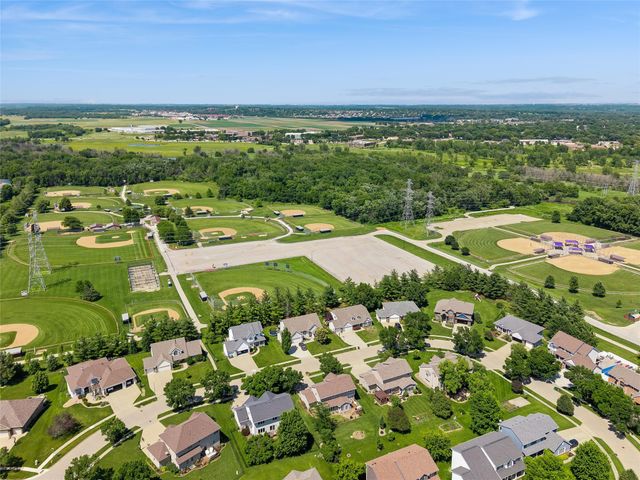 7502 Barnsley Drive, Johnston, IA 50131