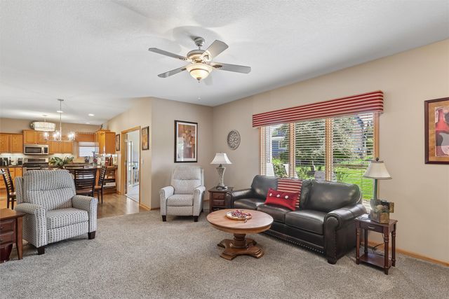7502 Barnsley Drive, Johnston, IA 50131