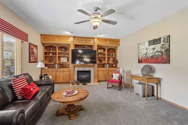 7502 Barnsley Drive, Johnston, IA 50131
