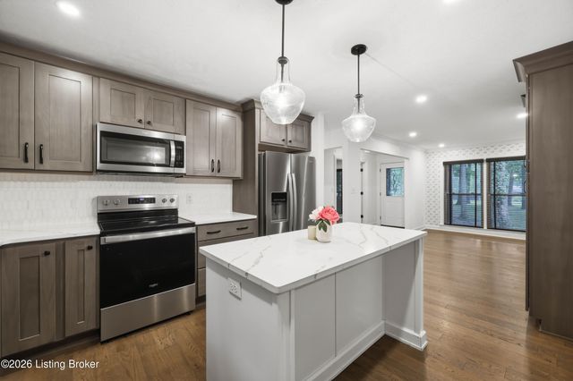 360 Rockwood Ln, Mt Washington, KY 40047