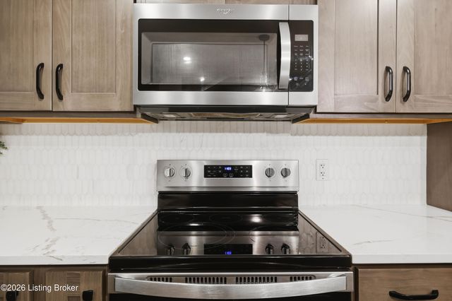 360 Rockwood Ln, Mt Washington, KY 40047