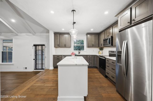 360 Rockwood Ln, Mt Washington, KY 40047