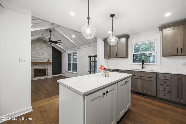 360 Rockwood Ln, Mt Washington, KY 40047
