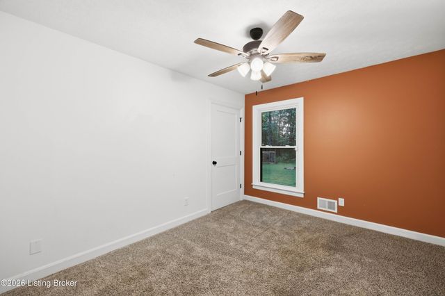 360 Rockwood Ln, Mt Washington, KY 40047