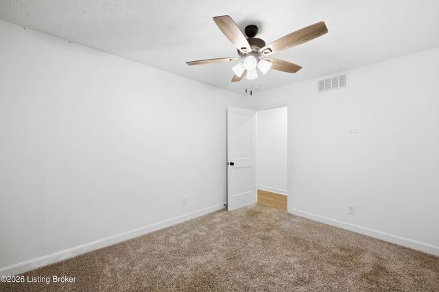 360 Rockwood Ln, Mt Washington, KY 40047