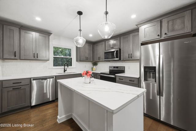 360 Rockwood Ln, Mt Washington, KY 40047