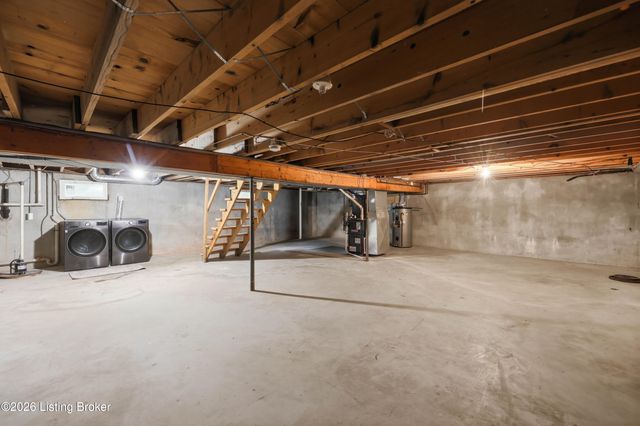 360 Rockwood Ln, Mt Washington, KY 40047