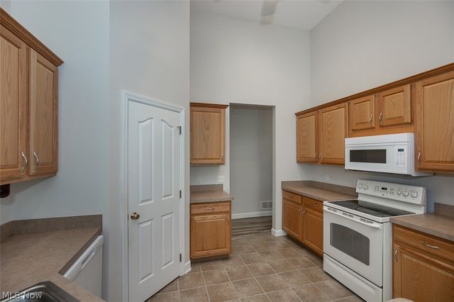 14450 Baywood Lane, Strongsville, OH 44136