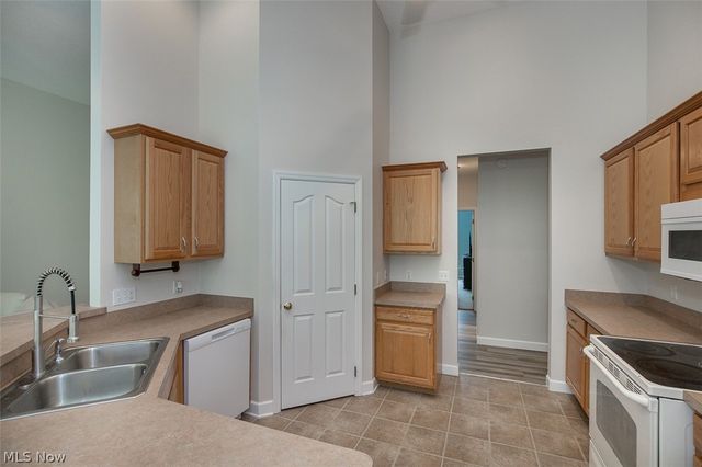 14450 Baywood Lane, Strongsville, OH 44136