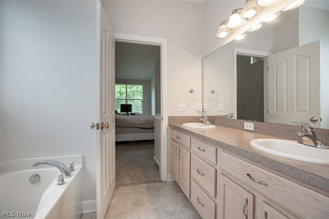 14450 Baywood Lane, Strongsville, OH 44136