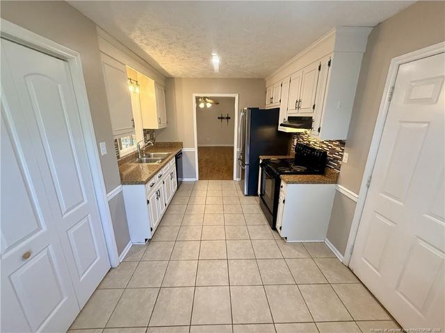 146 Greentree Drive, Raeford, NC 28376