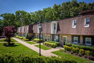 100 Villa D'est Drive E-15, Coram, NY 11727