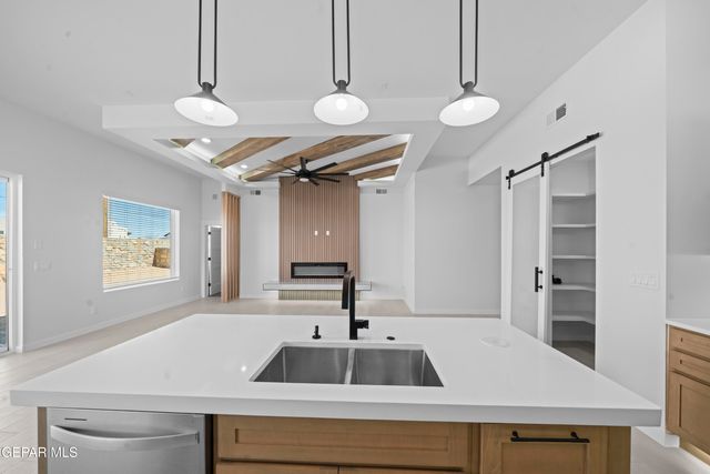 617 Paseo Campanero Street, Horizon City, TX 79928