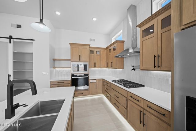 617 Paseo Campanero Street, Horizon City, TX 79928