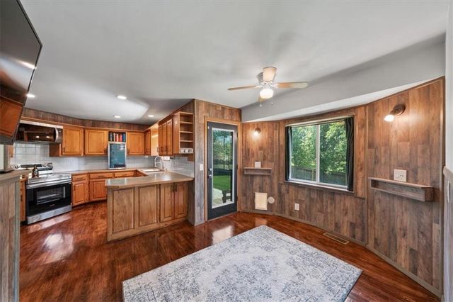 2615 NE SPRINGBROOK Street, Blue Springs, MO 64014