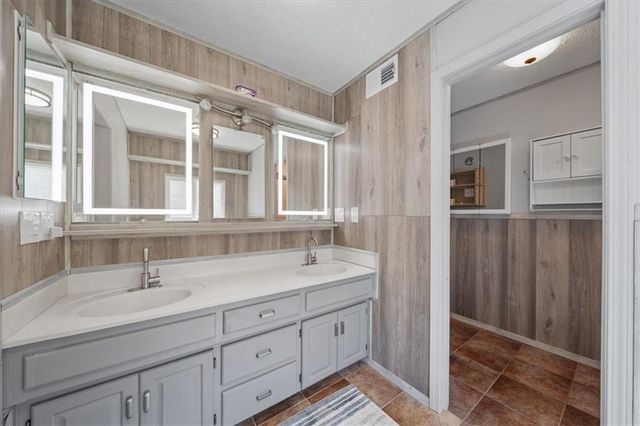 2615 NE SPRINGBROOK Street, Blue Springs, MO 64014